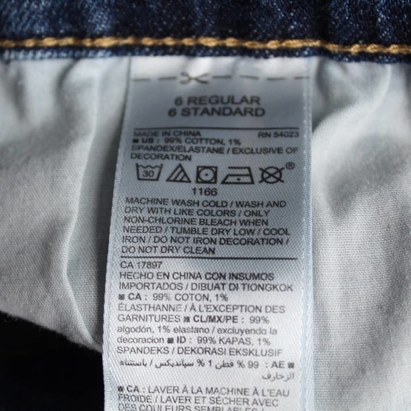 Old Navy Floral Embroidered Cut Off Boyfriend Shorts Jean Denim Size 6R - Picture 5 of 5